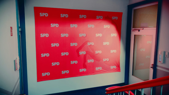Symbolbild: Rückwand mit dem Schriftzug SPD im Kurt-Schumacher-Haus