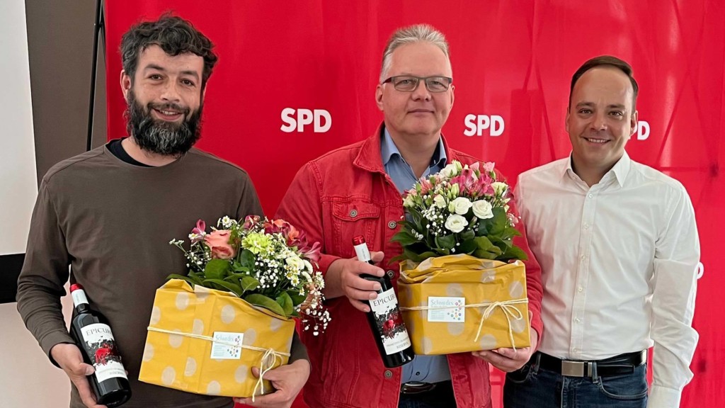 Maximilian Schmidt dankt Sascha Alius und Andreas Ludwig